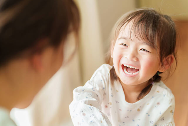 笑うこども